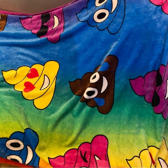 Emoji Blanket - Picture 4 of 5